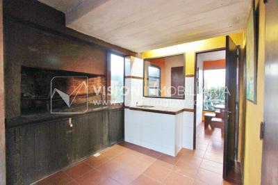 Espectacular Casa en Punta del Diablo a pasos del mar; piscina climatizada, barbacoa, chillout.