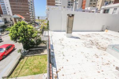 Padrón Único de 280 m2 en Punta Carretas a 50 mts. de Rambla. 132 m2 construidos. Ideal para proyectar su casa, edificio de 3 o 4 pisos, empresa, local gastronómico o restaurante, clínica, instituto u otro. Originalmente 2 dorm y 2 baños, garaje, pat