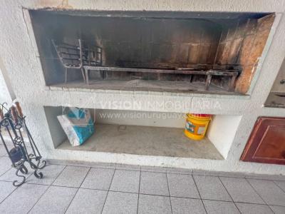 Apartamento con Renta en Venta al frente 2 Dormitorios 2 Baños, La Blanqueada, Av. 8 de Octubre, en Piso 3. Semiequipado. Amenities: 3 Parrilleros, gran Patio Juegos para Niños. Portería y Vigilancia