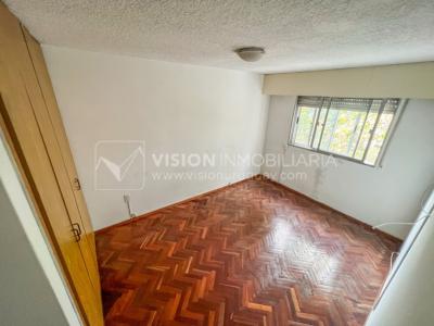 Apartamento con Renta en Venta al frente 2 Dormitorios 2 Baños, La Blanqueada, Av. 8 de Octubre, en Piso 3. Semiequipado. Amenities: 3 Parrilleros, gran Patio Juegos para Niños. Portería y Vigilancia