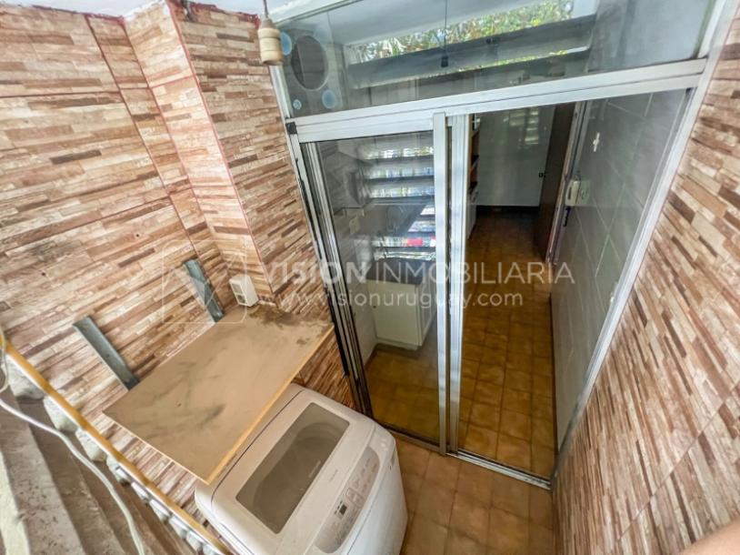 Apartamento con Renta en Venta al frente 2 Dormitorios 2 Baños, La Blanqueada, Av. 8 de Octubre, en Piso 3. Semiequipado. Amenities: 3 Parrilleros, gran Patio Juegos para Niños. Portería y Vigilancia-24