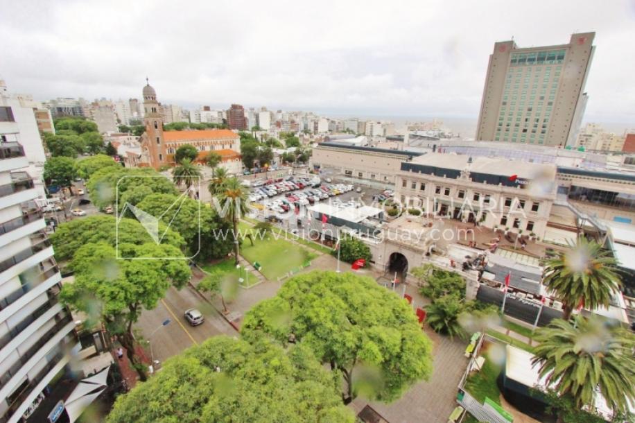 Apartamento-Monoambiente equipado, 25 m2, frente al Punta Carretas Shopping.-27