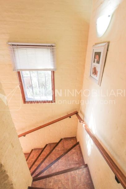 Casa moderna 2 dorm, 2 baños, 409 m2 terreno y 157m2 construidos, Fortin de Santa Rosa, con buen fondo y barbacoa, Garaje.-16