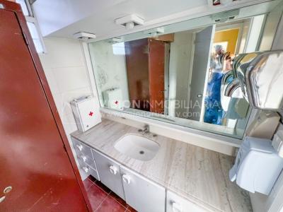 Oportunidad de Inversión: Venta de Mansión de 1905 de prestancia Señorial. Son 676 m2 en 2 plantas. Inmaculada, gran nivel. Amueblada. Ciudad Vieja. Terreno de 393 m2. Fachada de 10,5 mts. por calle Misiones. Protección Patrimonial grado 3 - U$ 507.1