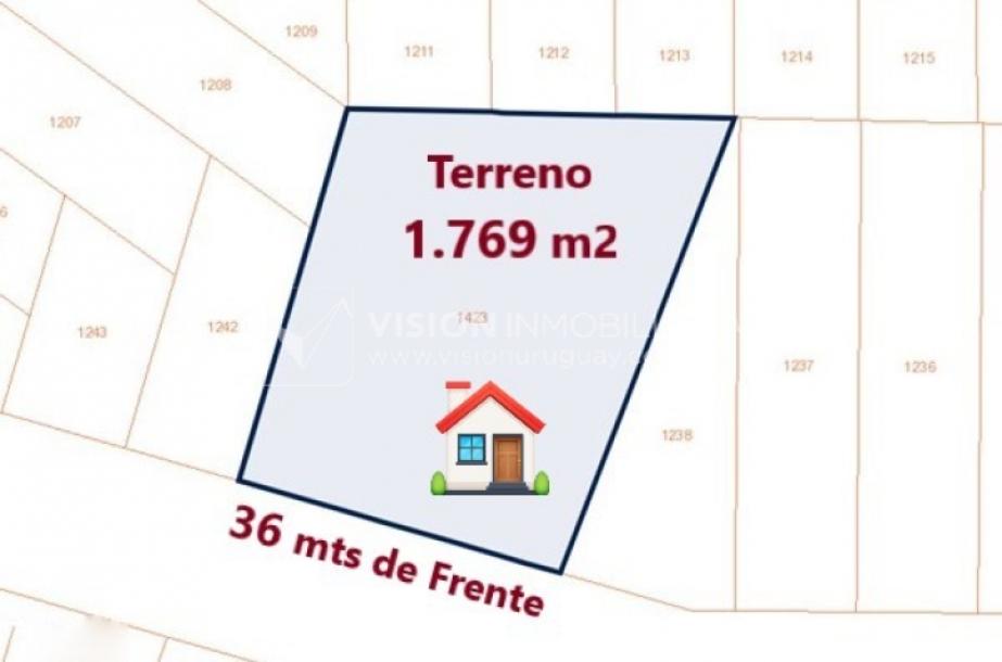 Venta de Casa / Chacra en Lagos del Norte, Rivera. 1.769 m2 de Terreno y 137 m2 Construidos. Piscina. Casa en una planta, Construcción Tradicional con Tejas. 4 dormitorios y 2 baños completos. Gran estufa a Leña. U$ 115.000 dólares-38