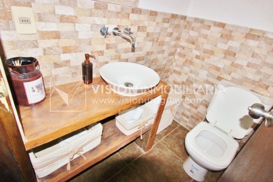 Chacra de 15 hás con el confort de hermosa casa reciclada, barbacoa y piscina climatizada.-32