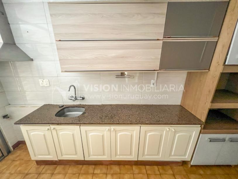 Apartamento con Renta en Venta al frente 2 Dormitorios 2 Baños, La Blanqueada, Av. 8 de Octubre, en Piso 3. Semiequipado. Amenities: 3 Parrilleros, gran Patio Juegos para Niños. Portería y Vigilancia-14