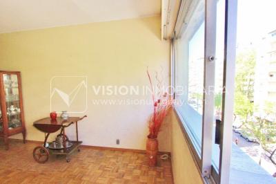 Excelente Apartamento en Pocitos, Pagola casi Rambla; 3 dormitorios y 2 baños, cocina definida. Con Garaje.