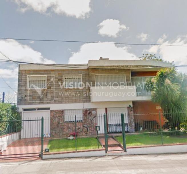 Casa en Venta de 3 Dormitorios, 2 Baños, Garaje, Jardín y Patio. 130 m2 construidos en Propiedad Horizontal -padrón de 290 m2-, en Malvín Sur a 50 mts. de Plaza Italia. U$ 220.000-17