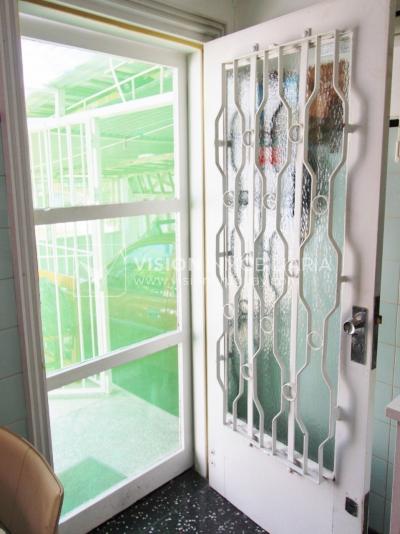 Casa impecable en La Teja, 3 dorm y 1 baño, barbacoa, garaje p/ 2 autos