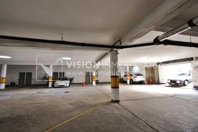 Apartamento en piso alto, 2 dorm. y servicio, muy amplios ambientes 118m2 con amenities y gran confort.