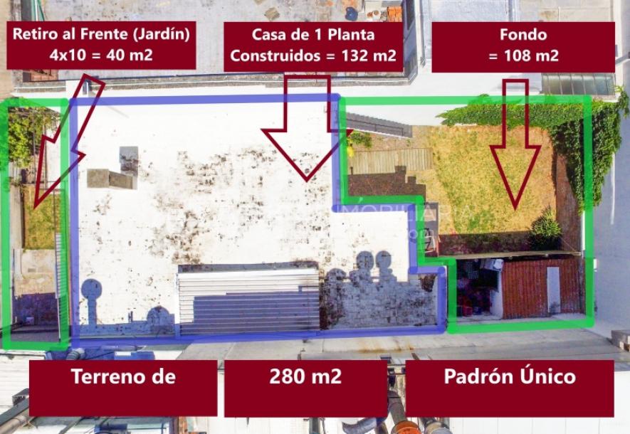 Padrón Único de 280 m2 en Punta Carretas a 50 mts. de Rambla. 132 m2 construidos. Ideal para proyectar su casa, edificio de 3 o 4 pisos, empresa, local gastronómico o restaurante, clínica, instituto u otro. Originalmente 2 dorm y 2 baños, garaje, pat-3