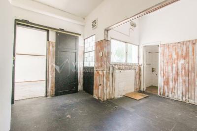 Padrón Único de 280 m2 en Punta Carretas a 50 mts. de Rambla. 132 m2 construidos. Ideal para proyectar su casa, edificio de 3 o 4 pisos, empresa, local gastronómico o restaurante, clínica, instituto u otro. Originalmente 2 dorm y 2 baños, garaje, pat