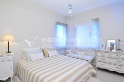 Apto. VIP sobre Rbla. 140 m2 con 3 dorm, 3 baños, cochera 2 automóviles