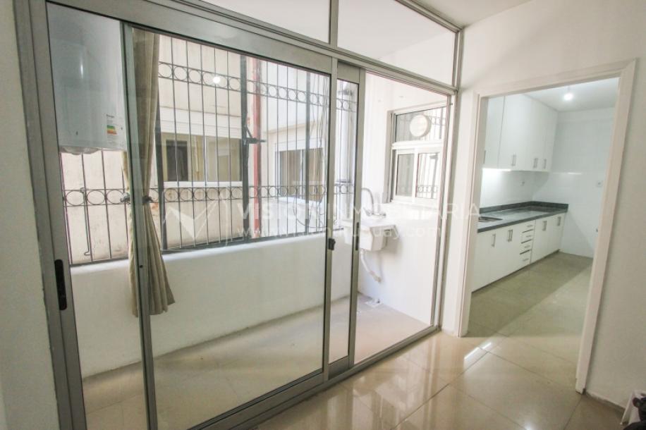 Apto Pocitos esq. Rambla, 3 Dorm 2 Baños, Cocina definida, 2do Piso al Frente, Garaje.-10