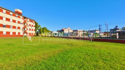 Apartamento de 2 dormitorios y 1 baño, Villa Española, 2do piso.