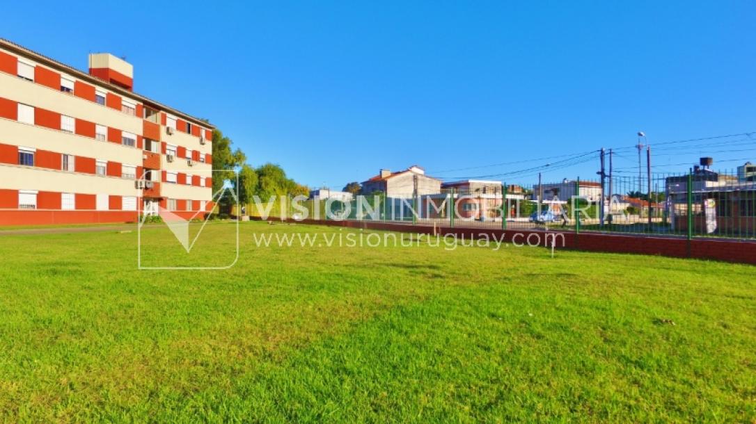 Apartamento de 2 dormitorios y 1 baño, Villa Española, 2do piso.-20