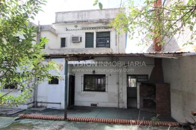 Padrón único de 641m2 en Pocitos con Casa de 13 ambientes, 302m2 construidos.