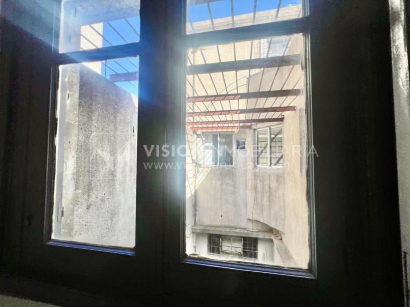 Apartamento Duplex en Venta ideal Renta. Al frente, 4 Dormitorios y 2 Baños, La Unión sobre Av. 8 de Octubre, Piso 1 por escalera, reciclado, impecable para entrar ya. 204 m2 totales 111 m2 interiores + 93 m2 Terrazas. Parrillero.-17