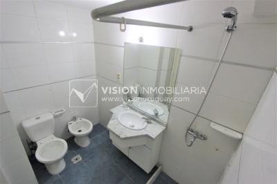 Apartamento al Frente de 1 Dormitorio y 1 Baño, impecable, Pocitos