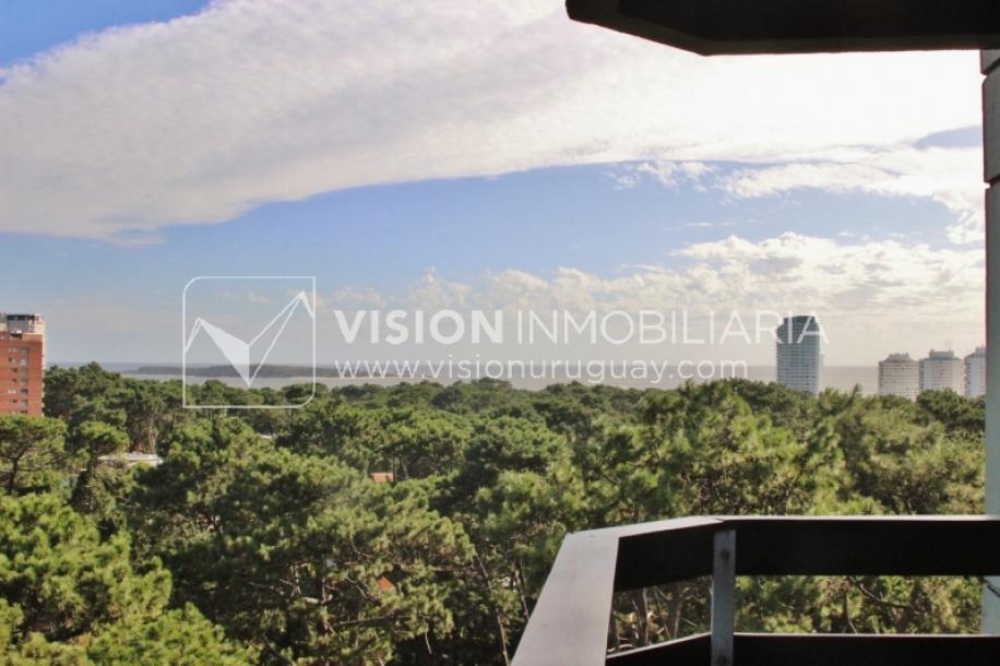 Apartamento en piso alto, 2 dorm. y servicio, muy amplios ambientes 118m2 con amenities y gran confort.-27