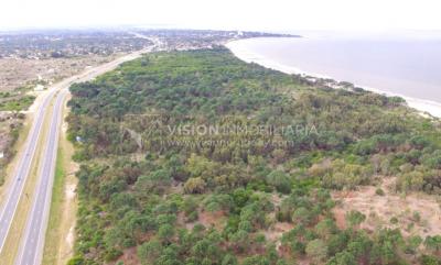 Casa moderna 2 dorm, 2 baños, 409 m2 terreno y 157m2 construidos, Fortin de Santa Rosa, con buen fondo y barbacoa, Garaje.