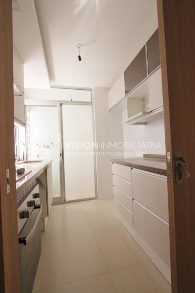 Aptos con Renta U$S 1,250 xMes en Puerto del Buceo, 1er Piso, finas terminaciones.