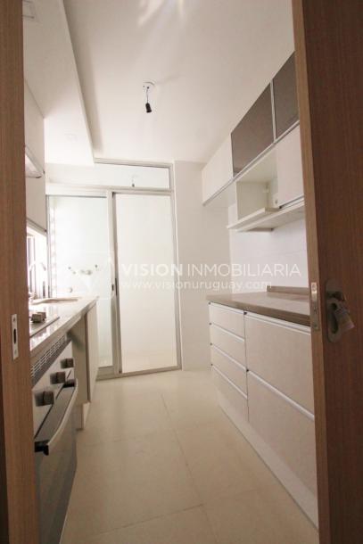 Aptos con Renta U$S 1,250 xMes en Puerto del Buceo, 1er Piso, finas terminaciones.-10