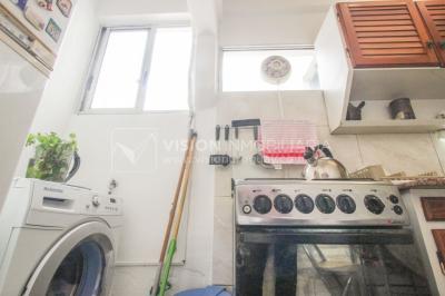 Apartamento en Pocitos, 2 dormitorios y 1 baño, Al Frente, 400 mts de Rambla, con Estufa a Leña y con Balcón - U$ 175.000