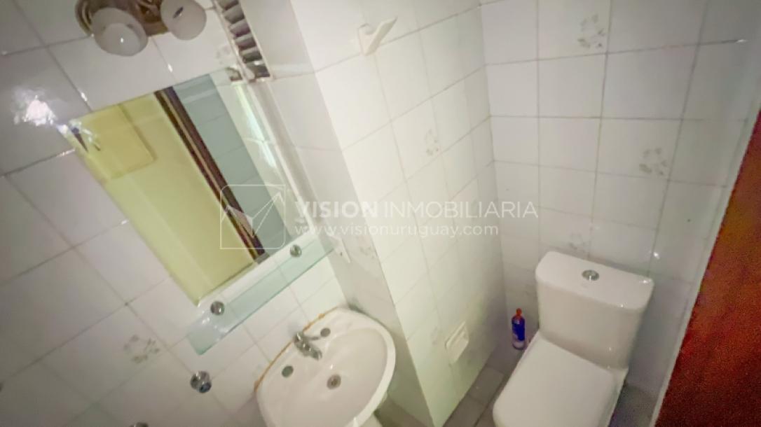 Apartamento con Renta en Venta al frente 2 Dormitorios 2 Baños, La Blanqueada, Av. 8 de Octubre, en Piso 3. Semiequipado. Amenities: 3 Parrilleros, gran Patio Juegos para Niños. Portería y Vigilancia-56