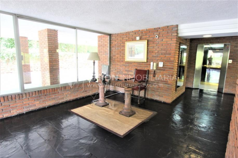 Alquile U$S 3.900 /mes - Distinguido Apartamento en Carrasco de 234 m2, 4 Dormitorios más Servicio, 2 Garajes.-37