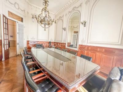 Venta de Palacete: Mansión señorial de 1913 de 690 m2 interiores y 224 de terrazas; 4 plantas, una reciclada inmaculada de gran nivel, completamente Amueblada. Ciudad Vieja. Inversión: U$ 400.000 dólares