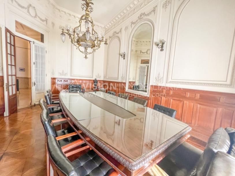 Venta de Palacete: Mansión señorial de 1913 de 690 m2 interiores y 224 de terrazas; 4 plantas, una reciclada inmaculada de gran nivel, completamente Amueblada. Ciudad Vieja. Inversión: U$ 400.000 dólares-17
