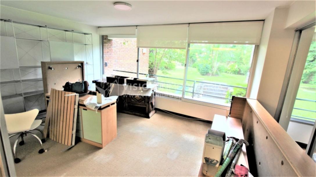 Alquile U$S 3.900 /mes - Distinguido Apartamento en Carrasco de 234 m2, 4 Dormitorios más Servicio, 2 Garajes.-6