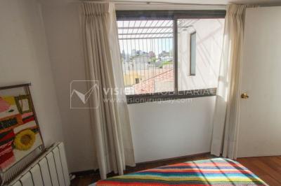 Casa inmaculada, reciclaje gran nivel, diseño y confort, Padrón Único, Punta Carretas; 3 dorm y 3 baños, barbacoa cerrada y terraza al frente, patio interior, 202 m2 construidos. A 20 mts. de Rambla, vista lateral al mar.