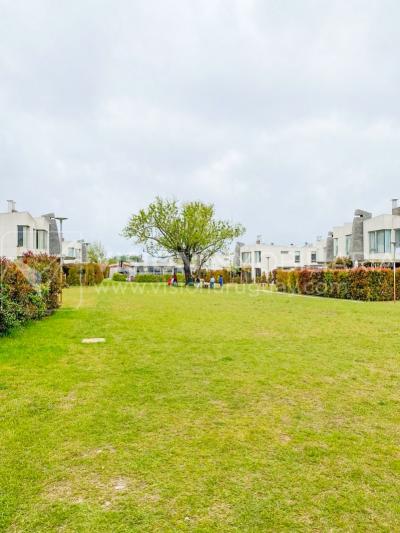 Casas . 3 dorm y 3 baños, Barrio Privado GREENS Arq. Carlos Ott, Barra de Carrasco - U$ 330.000