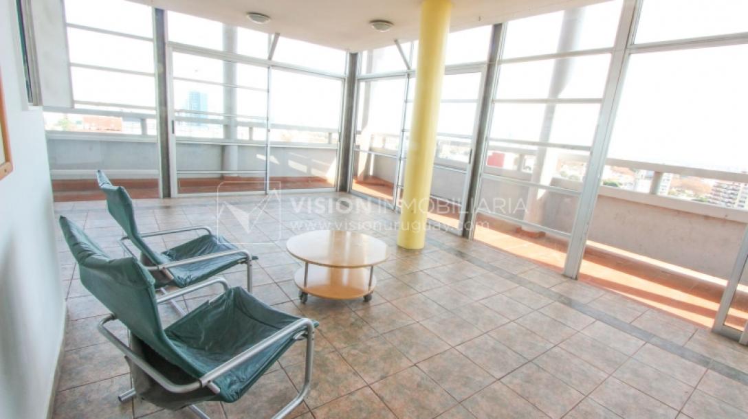 Tres Cruces Apto 1 Dorm, Piso 15 - vistas, Balcón y Terraza Lav, 43 m2.-33