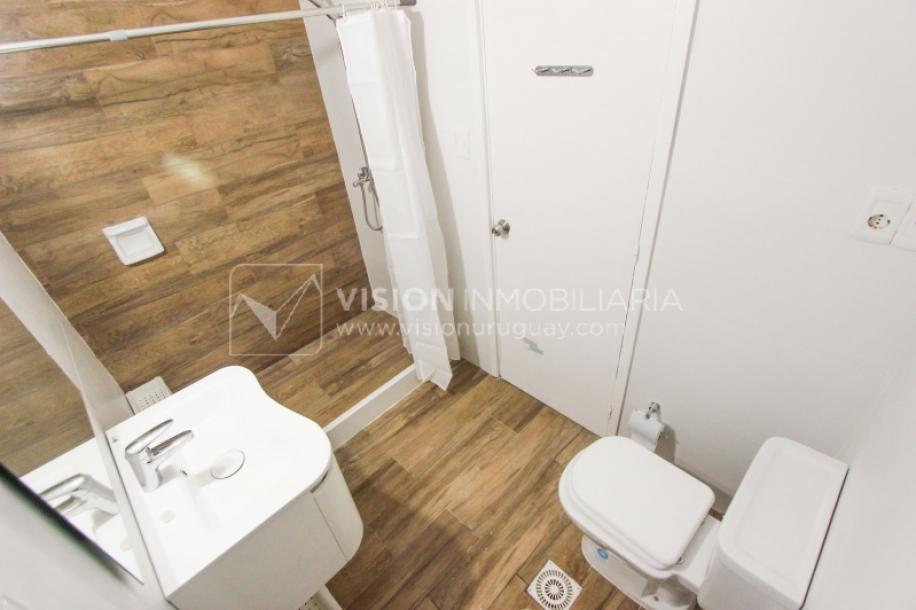 Apto Pocitos esq. Rambla, 3 Dorm 2 Baños, Cocina definida, 2do Piso al Frente, Garaje.-21