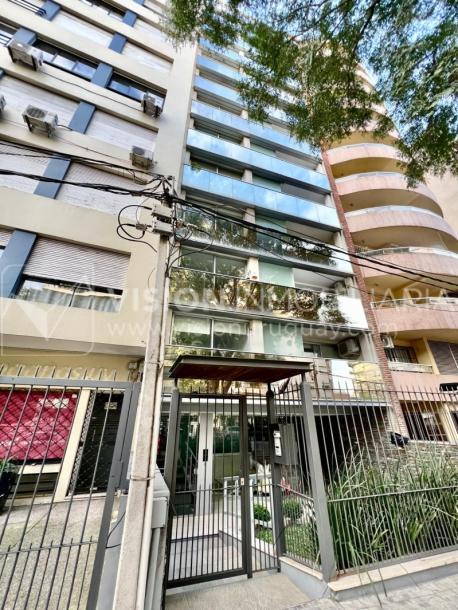 Apartamento en Venta en Pocitos / Punta Carretas.  Bajó de Precio!!  2 Dormitorios, uno en Suite con Vestidor.  2 Baños, Balcón, terminaciones Premium.  Se vende Amueblado. Tiene cómodo Garaje para 1 auto.  Piso 4 al frente.  Amenities: Barbacoa y Gy-59