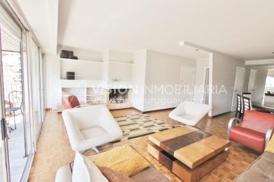 Alquila Apto. de 200m2 sobre el Parque Villa Biarritz, 3 dorm+servicio, garaje