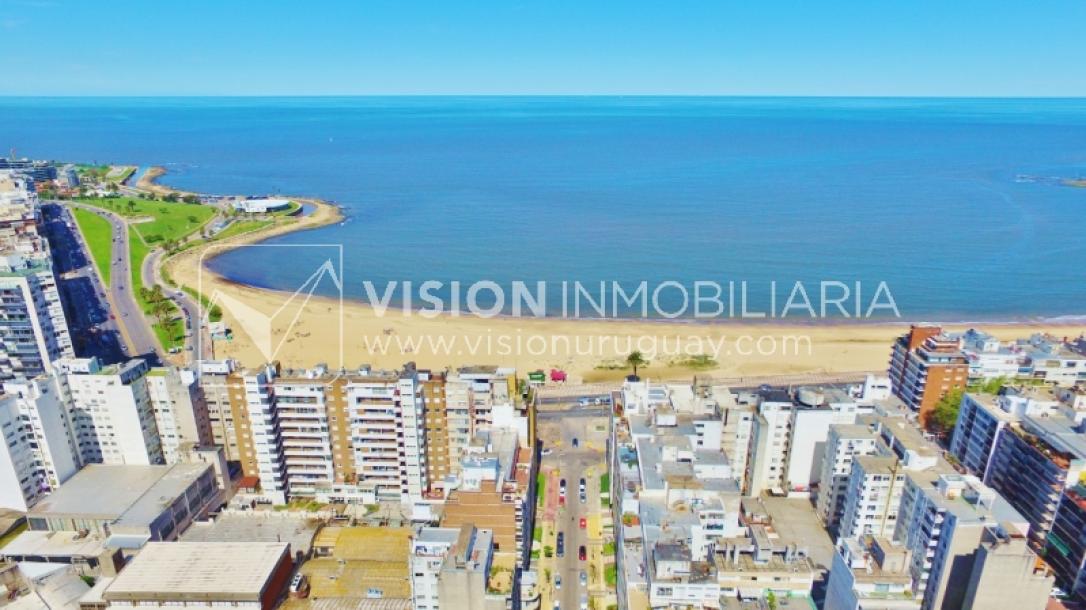 Excelente Apartamento en Pocitos, Pagola casi Rambla; 3 dormitorios y 2 baños, cocina definida. Con Garaje.-55