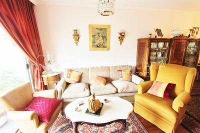 Acogedor apartamento en Pocitos, 3 dormitorios y 2 baños, cocina definida, todo al frente.