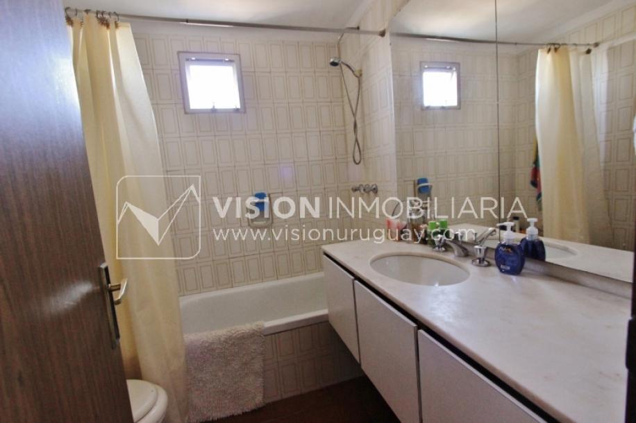Apartamento en piso alto, 2 dorm. y servicio, muy amplios ambientes 118m2 con amenities y gran confort.-41