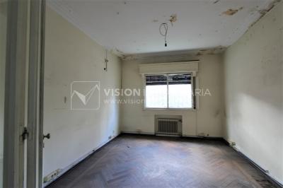 Padrón único de 641m2 en Pocitos con Casa de 13 ambientes, 302m2 construidos.