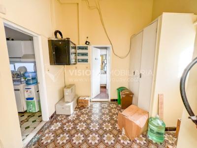 Oportunidad de Inversión: Venta de Mansión de 1905 de prestancia Señorial. Son 676 m2 en 2 plantas. Inmaculada, gran nivel. Amueblada. Ciudad Vieja. Terreno de 393 m2. Fachada de 10,5 mts. por calle Misiones. Protección Patrimonial grado 3 - U$ 507.1