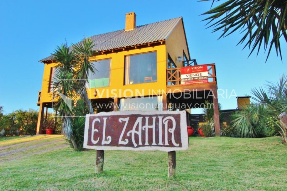 Espectacular Casa en Punta del Diablo a pasos del mar; piscina climatizada, barbacoa, chillout.-17