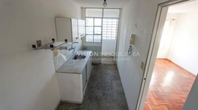 Apto 2 Dorm 1 Baño, Piso 5 MB vista, Terraza Lav, 50 m2., Centro