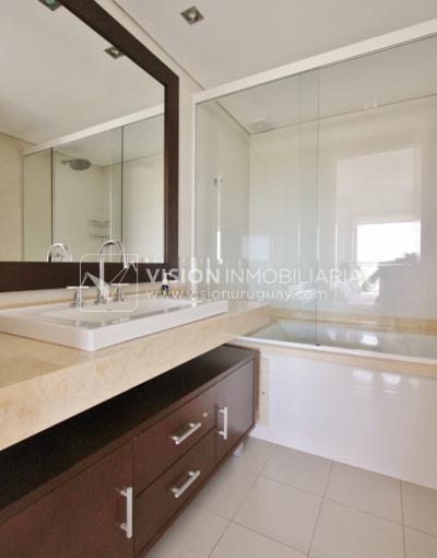 Apto en Aquarela Tower, lo mejor de Punta del Este | 4 dorm en suite + servicio, 253 m2 