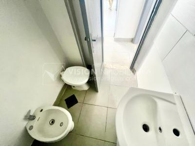 Apartamento Duplex en Venta ideal Renta. Al frente, 4 Dormitorios y 2 Baños, La Unión sobre Av. 8 de Octubre, Piso 1 por escalera, reciclado, impecable para entrar ya. 204 m2 totales 111 m2 interiores + 93 m2 Terrazas. Parrillero.