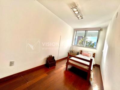 Apartamento en Venta en Pocitos / Punta Carretas.  Bajó de Precio!!  2 Dormitorios, uno en Suite con Vestidor.  2 Baños, Balcón, terminaciones Premium.  Se vende Amueblado. Tiene cómodo Garaje para 1 auto.  Piso 4 al frente.  Amenities: Barbacoa y Gy